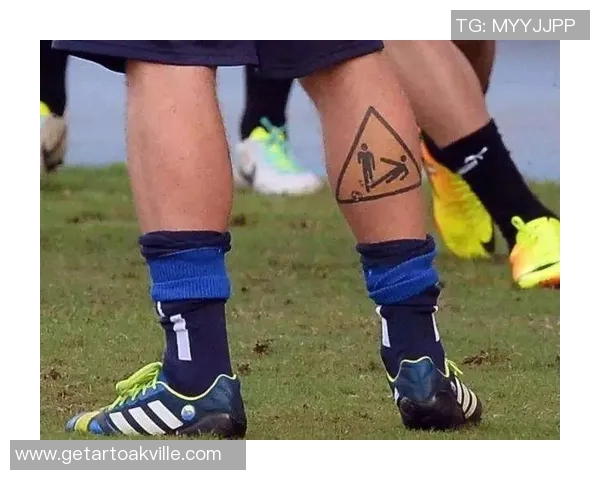 满身纹身的足球明星如何用艺术表达个性与激情