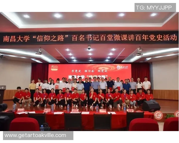 足球明星的信仰之路与职业生涯的交织探讨