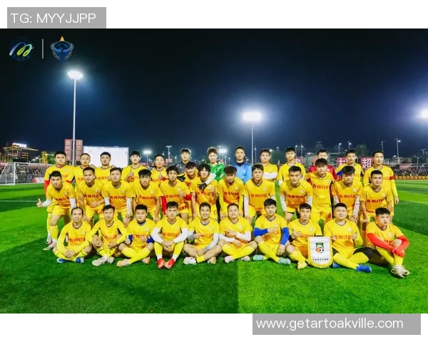 足球明星齐聚一堂挑战互动游戏展现球技与魅力的精彩瞬间